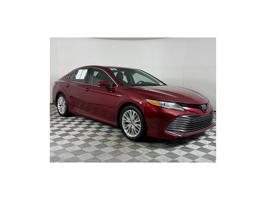 2020 Toyota Camry Hybrid XLE