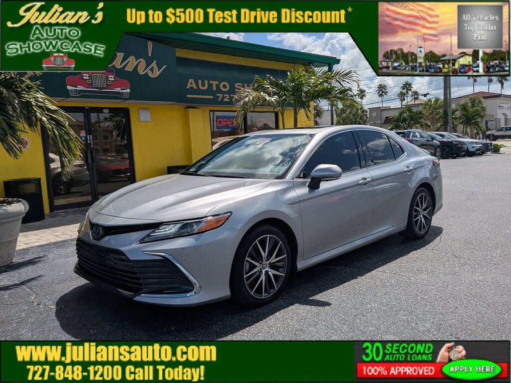 2022 Toyota Camry Hybrid XLE