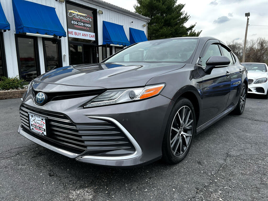 2023 Toyota Camry Hybrid XLE