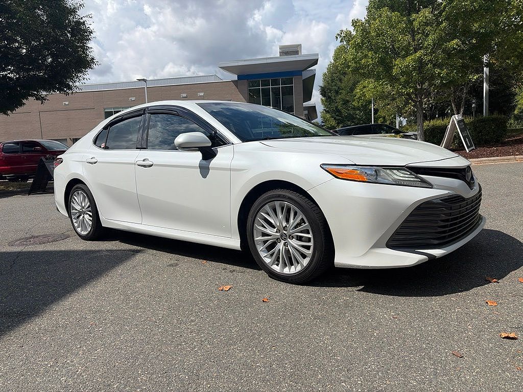 2020 Toyota Camry Hybrid XLE