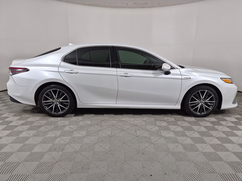 2021 Toyota Camry Hybrid XLE