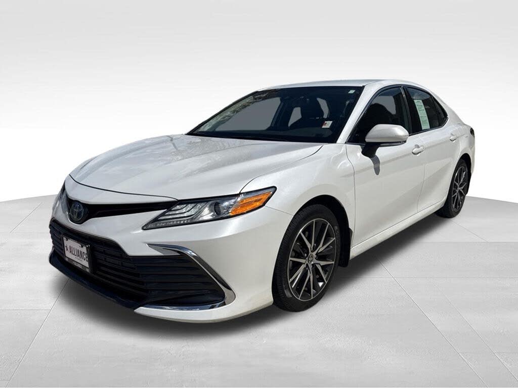 2022 Toyota Camry Hybrid XLE