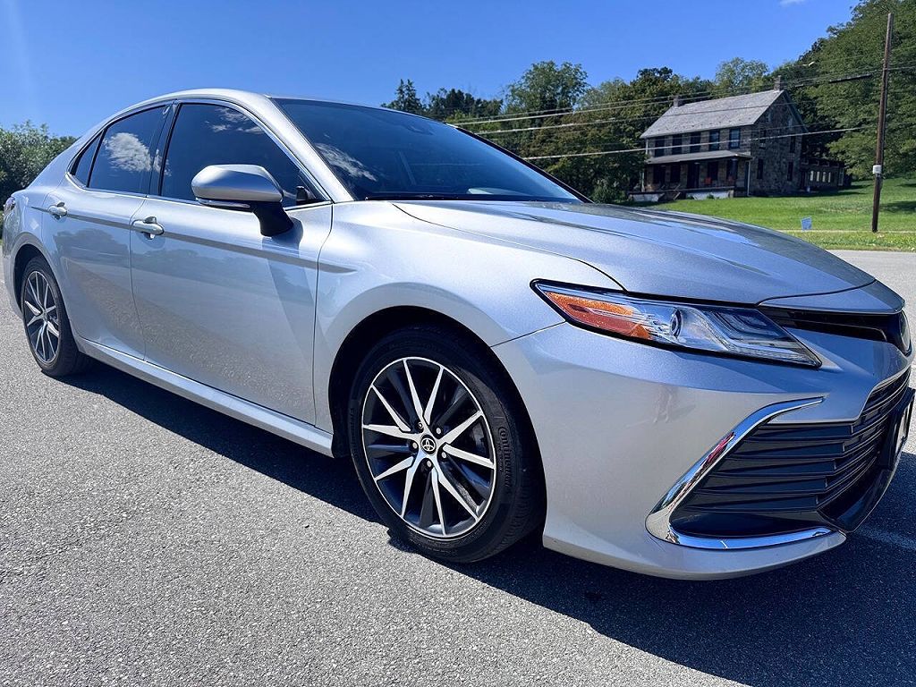 2022 Toyota Camry Hybrid XLE