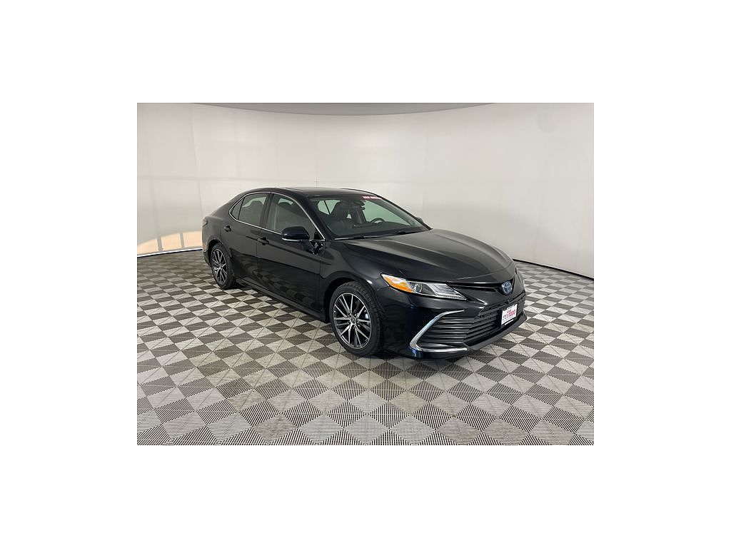 2023 Toyota Camry Hybrid XLE