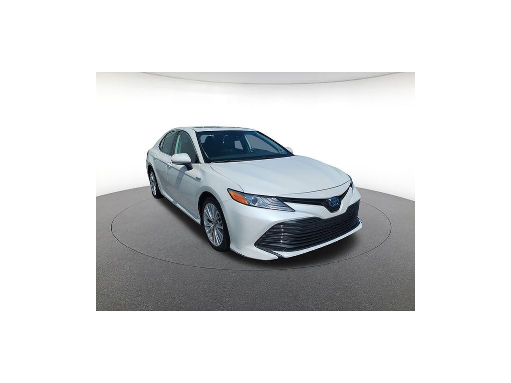 2020 Toyota Camry Hybrid XLE