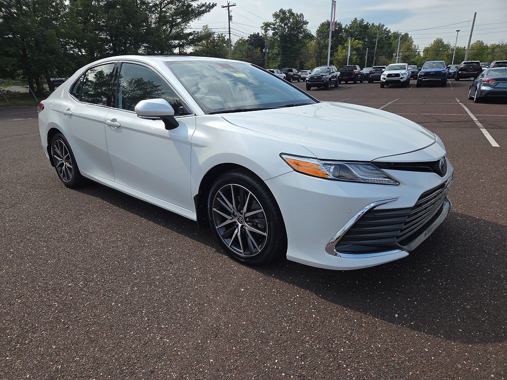 2023 Toyota Camry Hybrid XLE