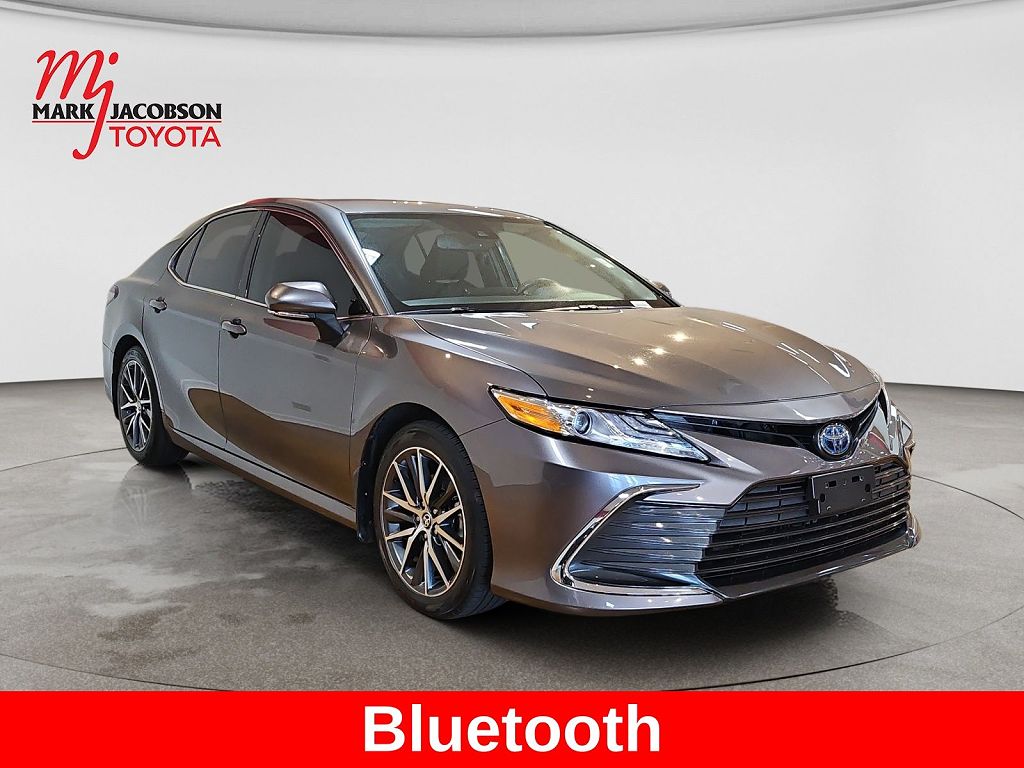 2023 Toyota Camry Hybrid XLE