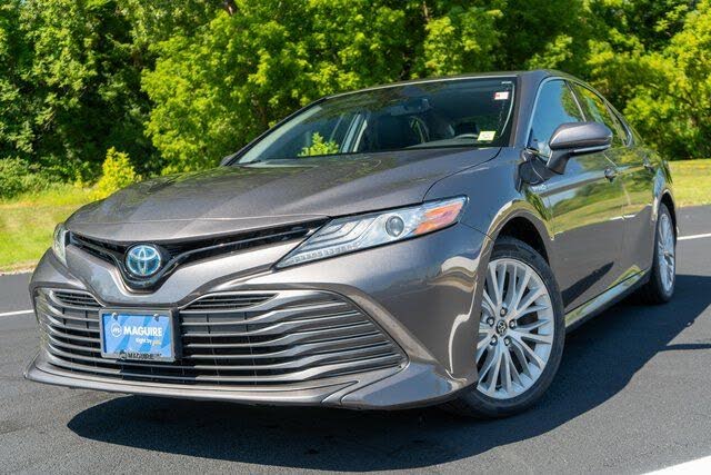 2020 Toyota Camry Hybrid XLE