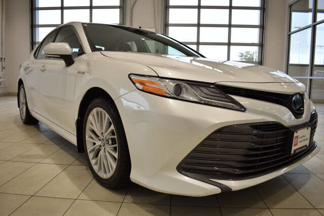 2020 Toyota Camry Hybrid XLE
