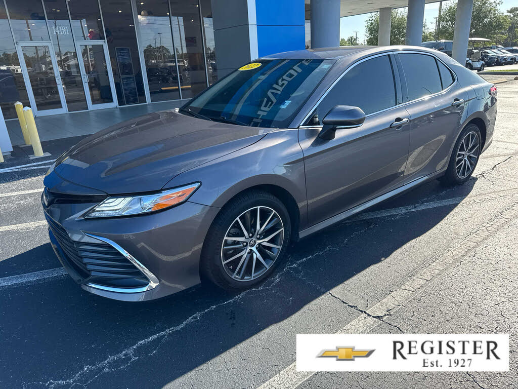 2022 Toyota Camry Hybrid XLE