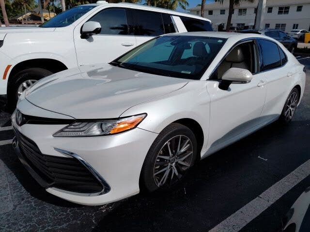 2022 Toyota Camry Hybrid XLE