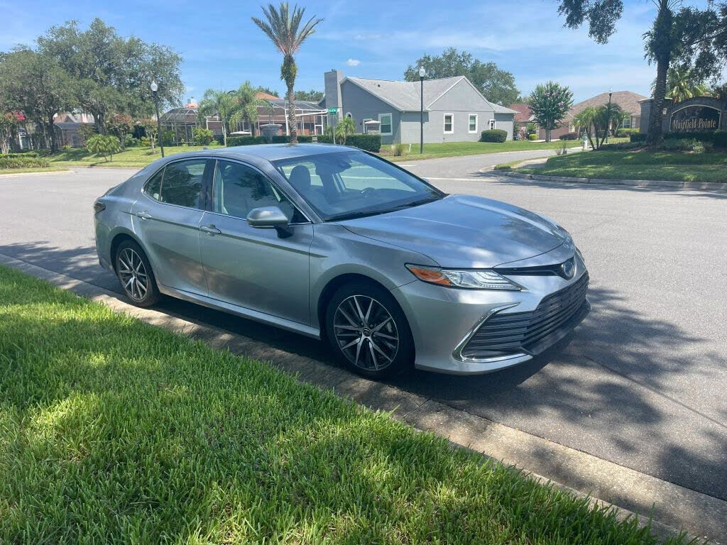 2022 Toyota Camry Hybrid XLE