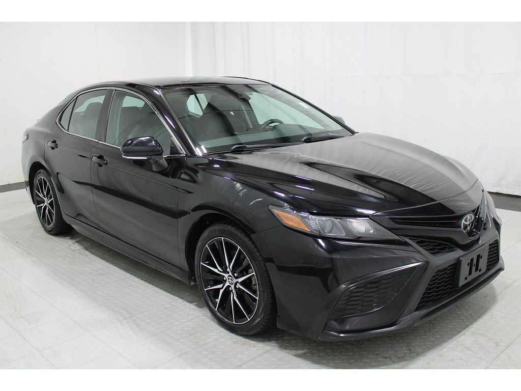 2022 Toyota Camry SE Nightshade Edition