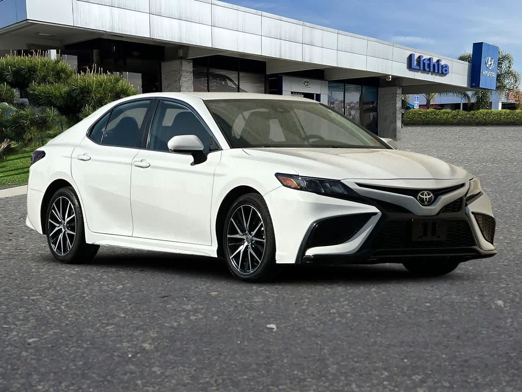 2022 Toyota Camry SE