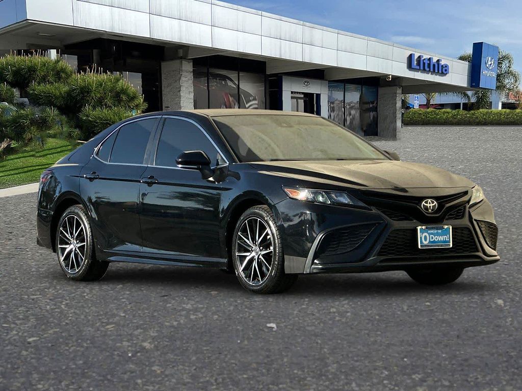 2022 Toyota Camry SE