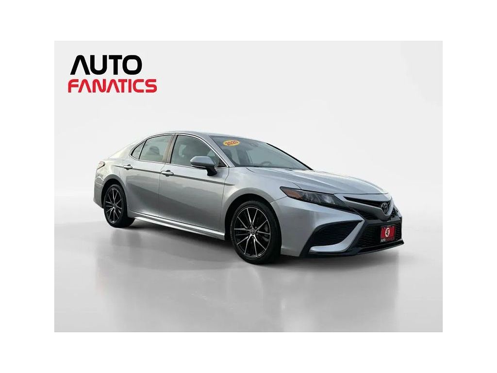 2022 Toyota Camry SE Sedan 4D