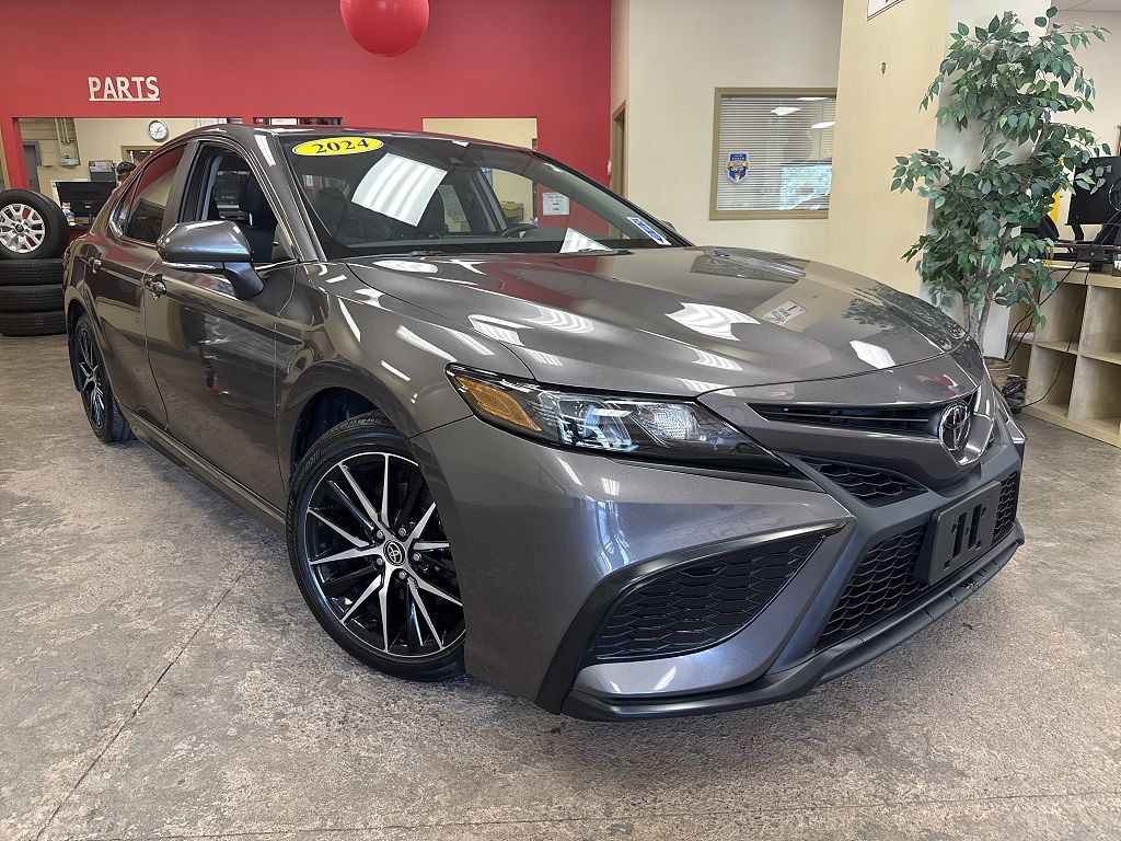2024 Toyota Camry SE