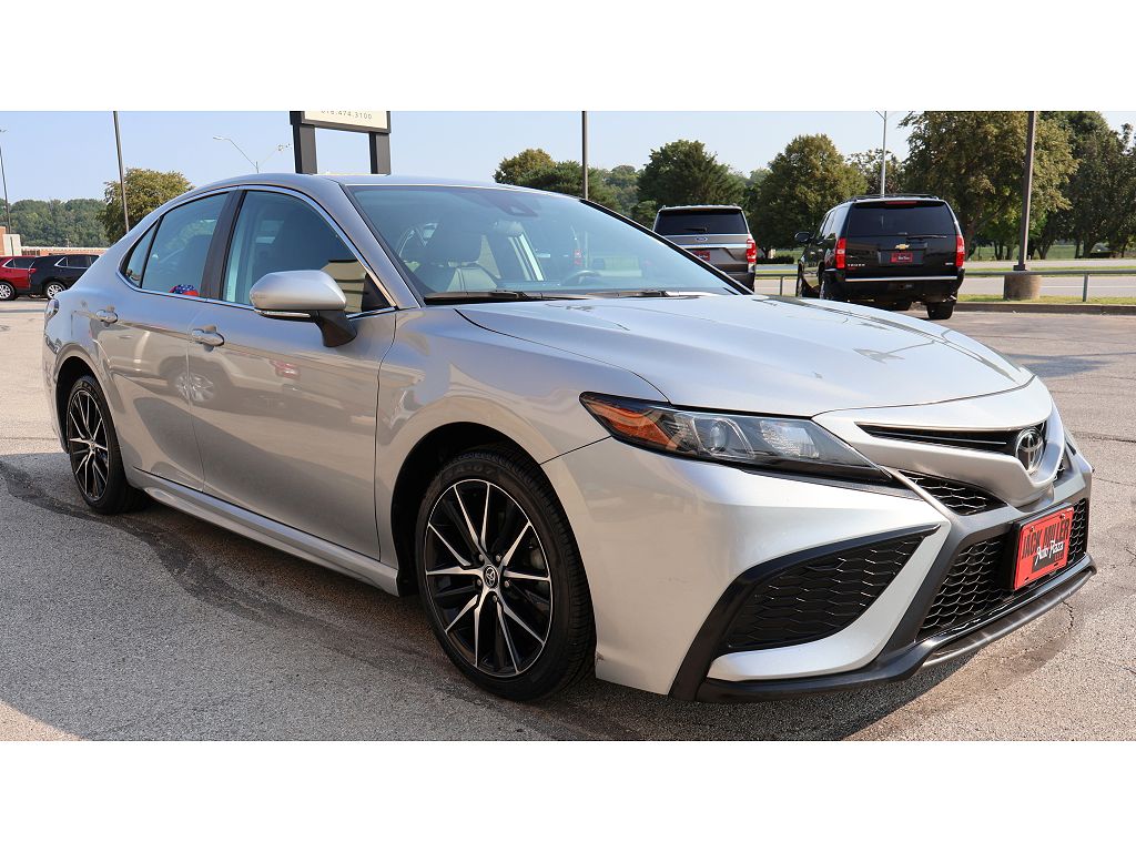 2022 Toyota Camry SE