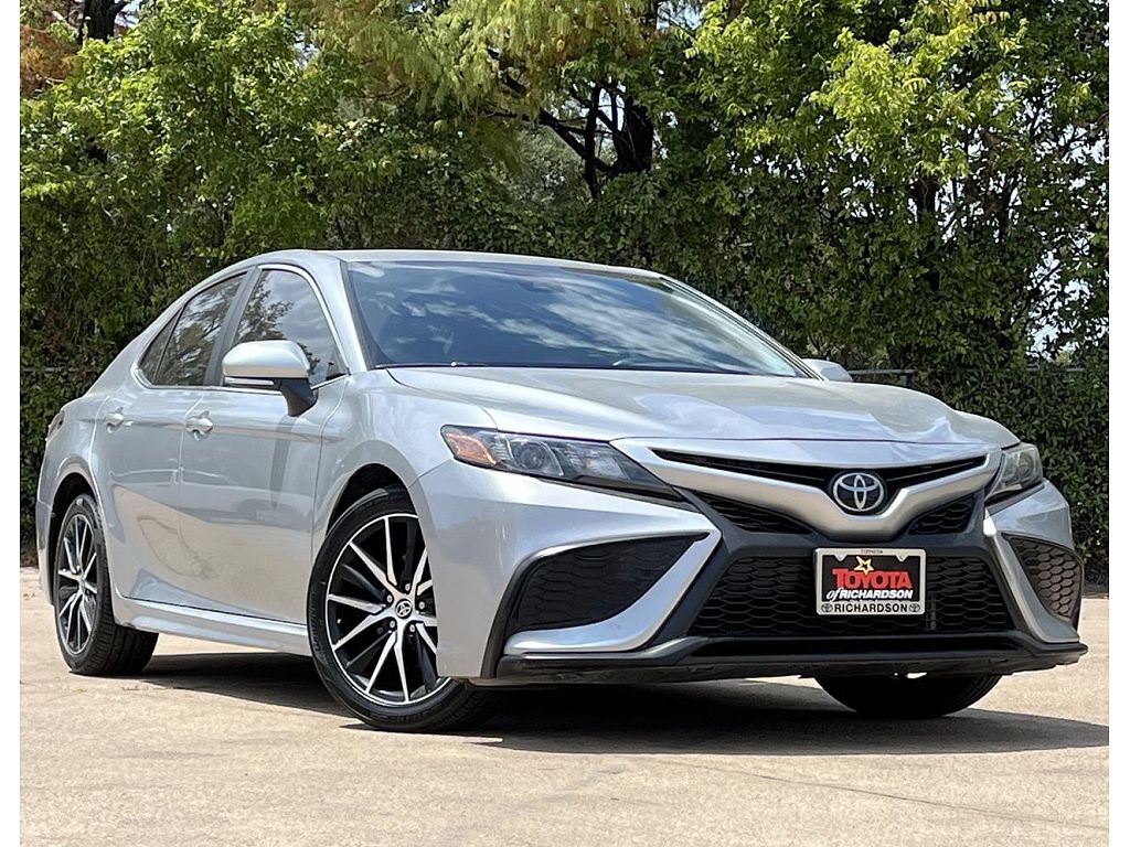 2024 Toyota Camry SE w/Sport Softex Seat Trim w/Fabric Inserts