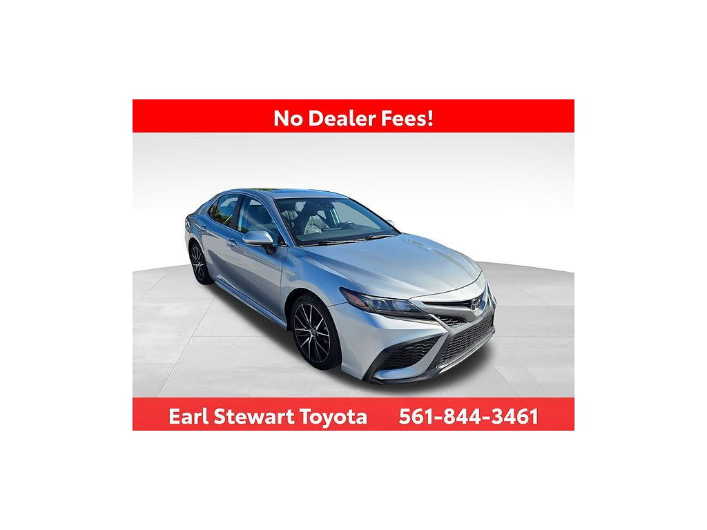2022 Toyota Camry SE Nightshade Edition