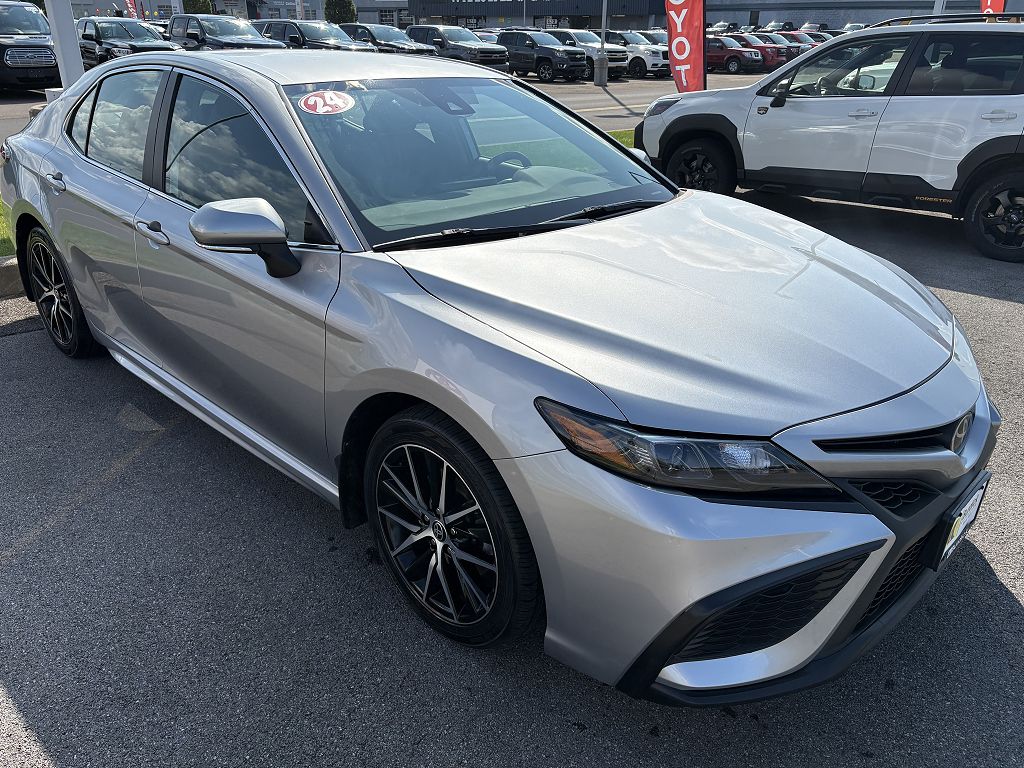 2024 Toyota Camry SE