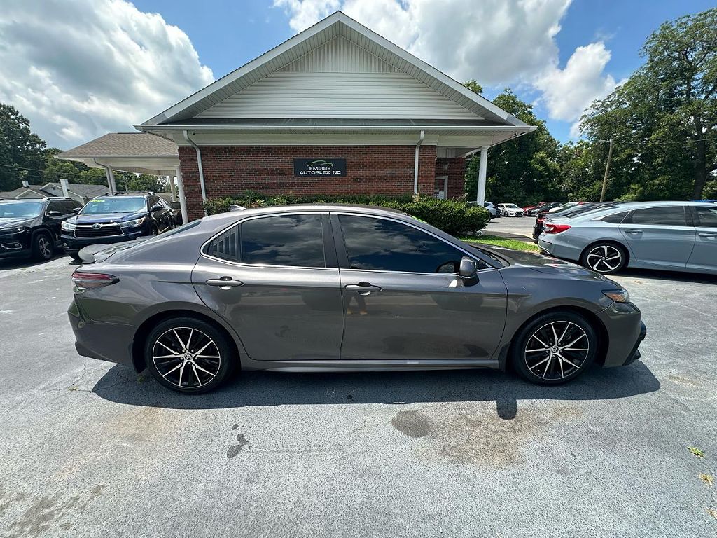 2021 Toyota Camry SE