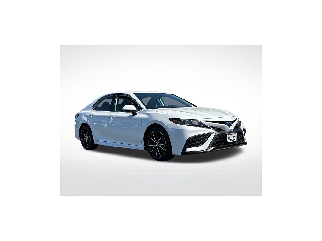 2024 Toyota Camry Hybrid SE