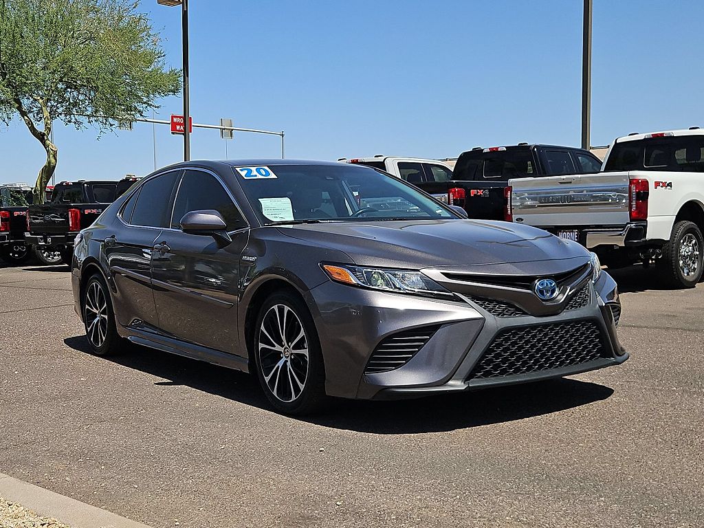 2020 Toyota Camry Hybrid SE