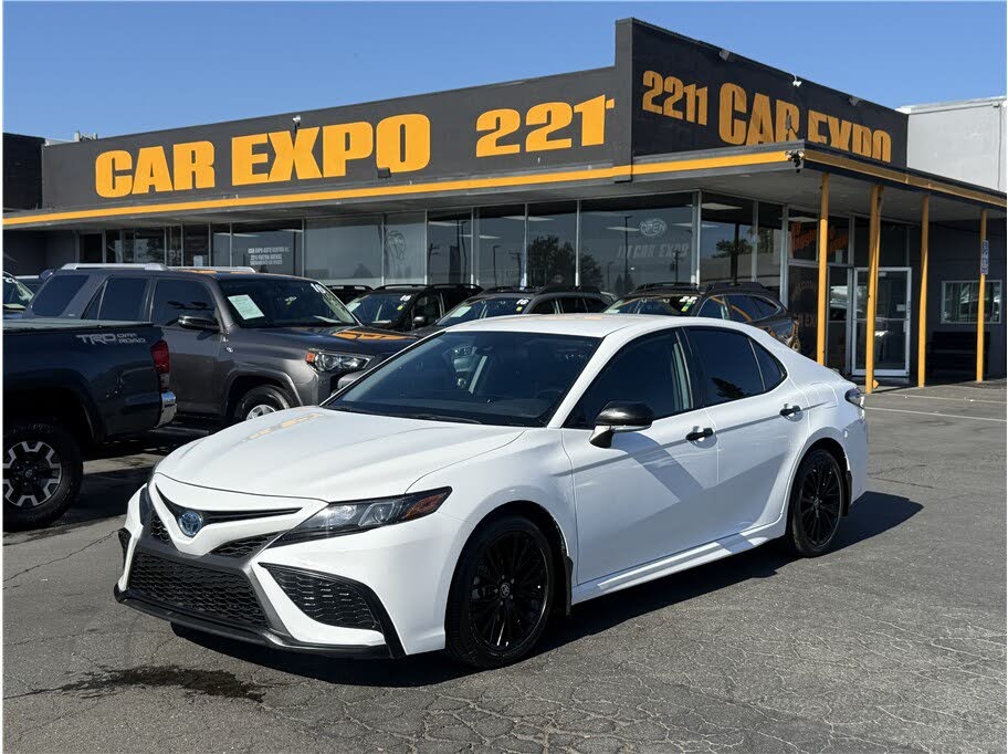 2022 Toyota Camry Hybrid SE Nightshade