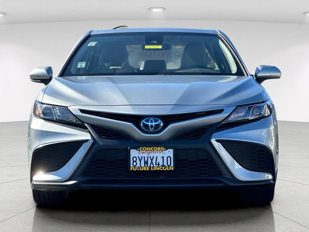 2022 Toyota Camry Hybrid SE