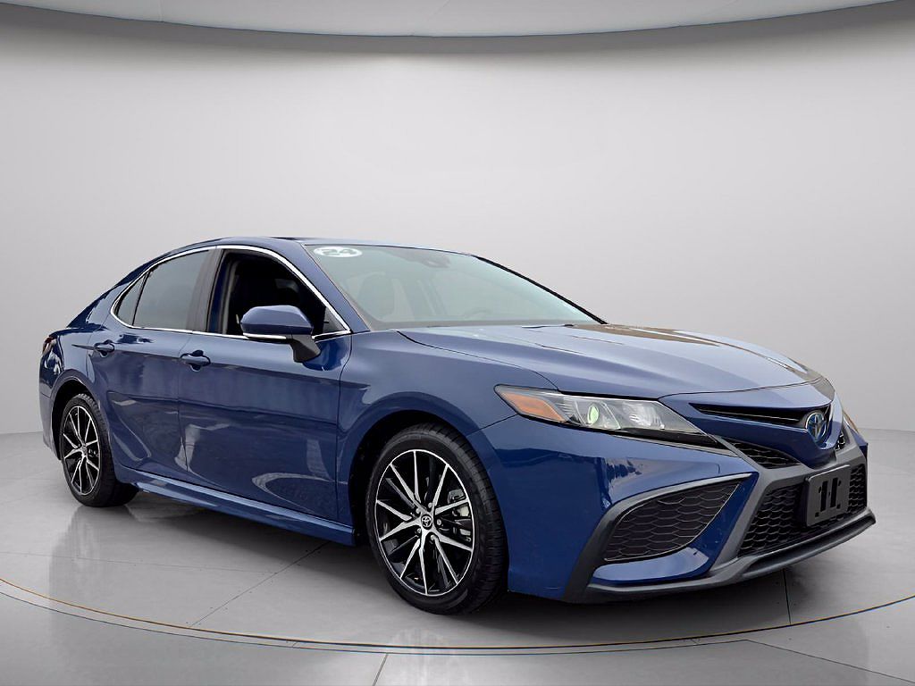 2024 Toyota Camry Hybrid SE