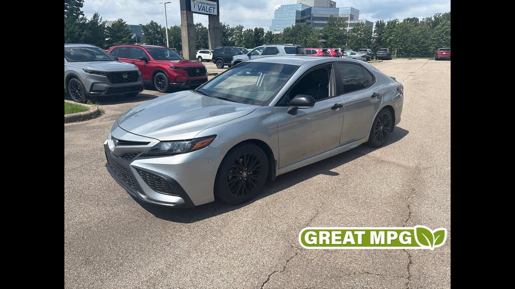 2022 Toyota Camry Hybrid SE Nightshade