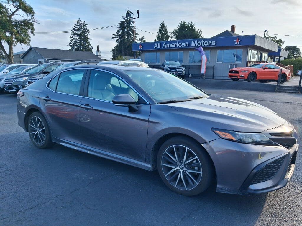2022 Toyota Camry Hybrid SE Sedan 4D
