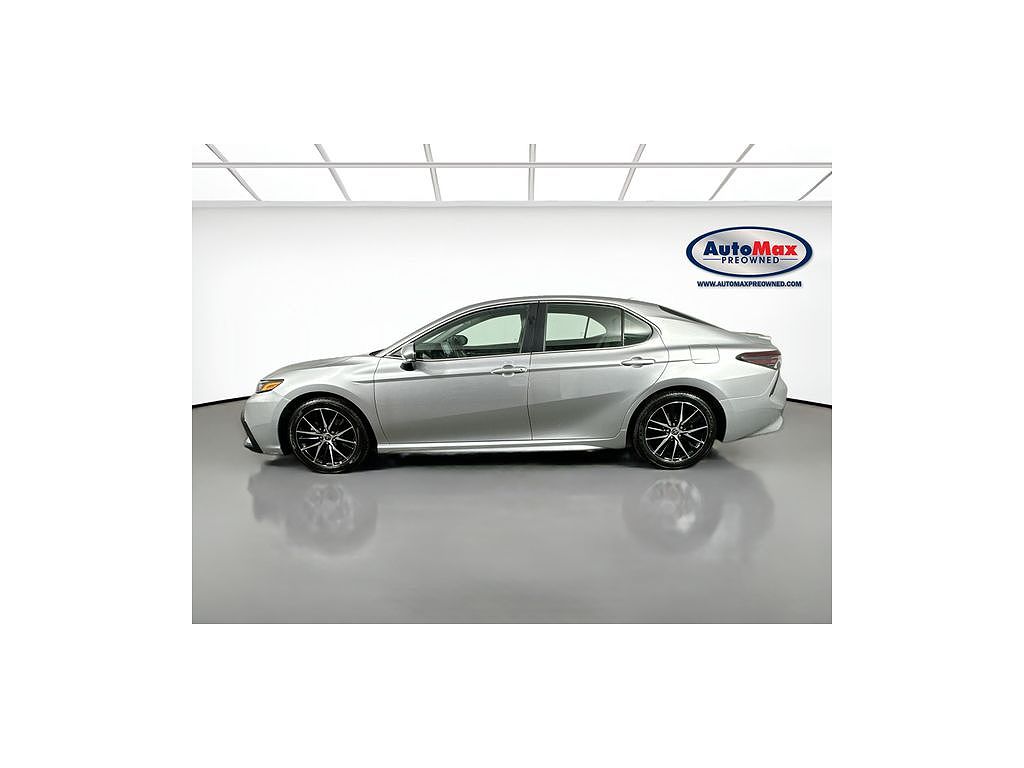 2022 Toyota Camry Hybrid SE