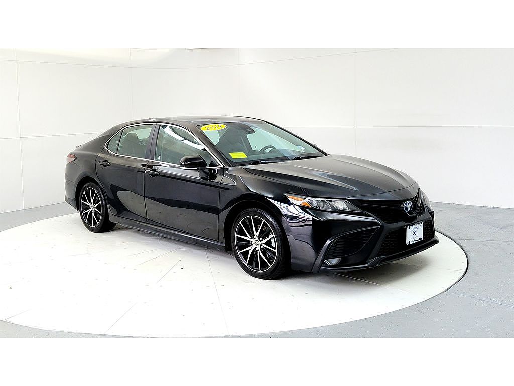 2024 Toyota Camry Hybrid SE