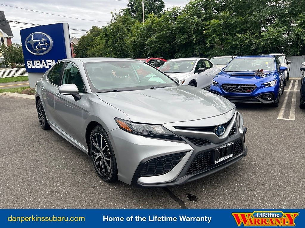 2024 Toyota Camry Hybrid SE