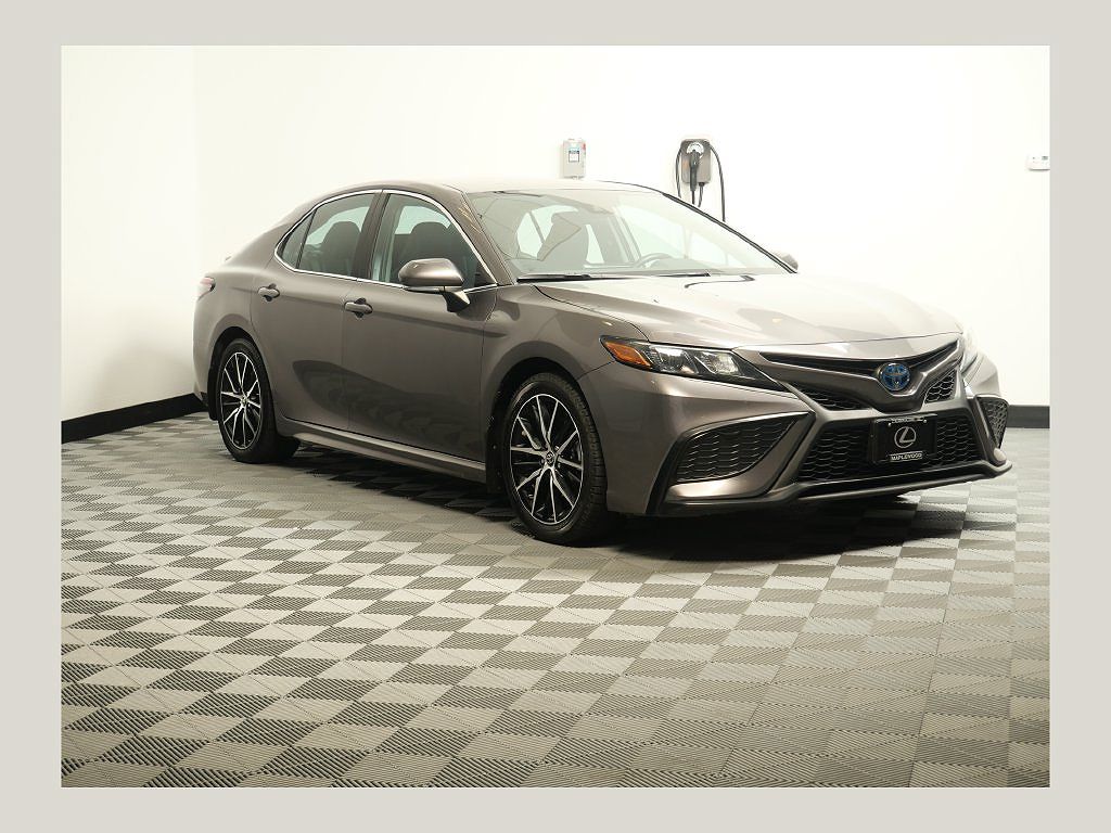 2023 Toyota Camry Hybrid SE