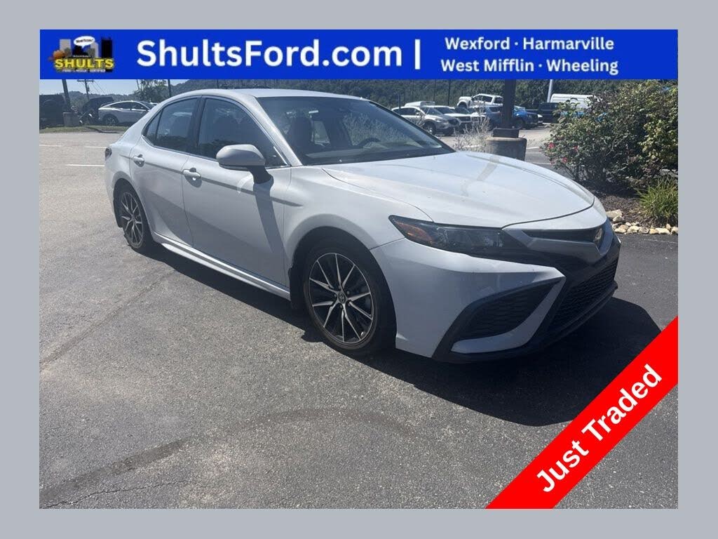 2022 Toyota Camry Hybrid SE Nightshade