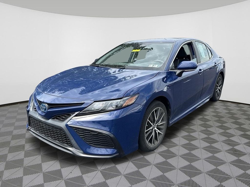 2024 Toyota Camry Hybrid SE