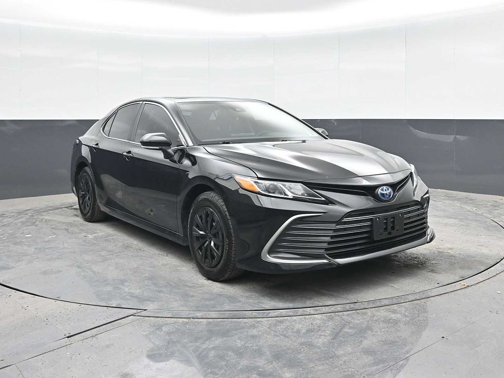 2022 Toyota Camry LE