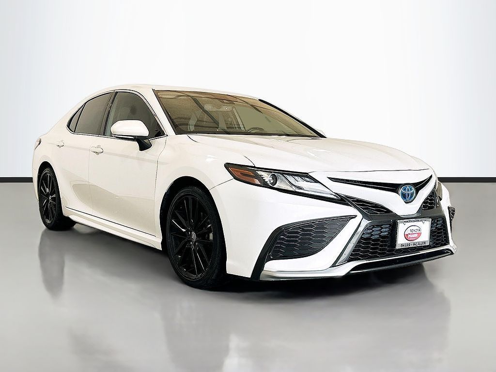 2022 Toyota Camry Hybrid XSE