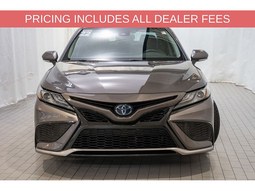 2022 Toyota Camry Hybrid XSE