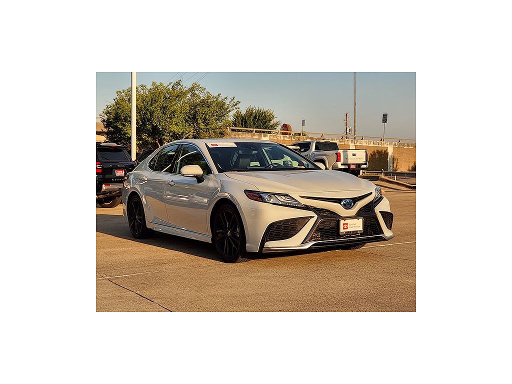 2023 Toyota Camry Hybrid XSE