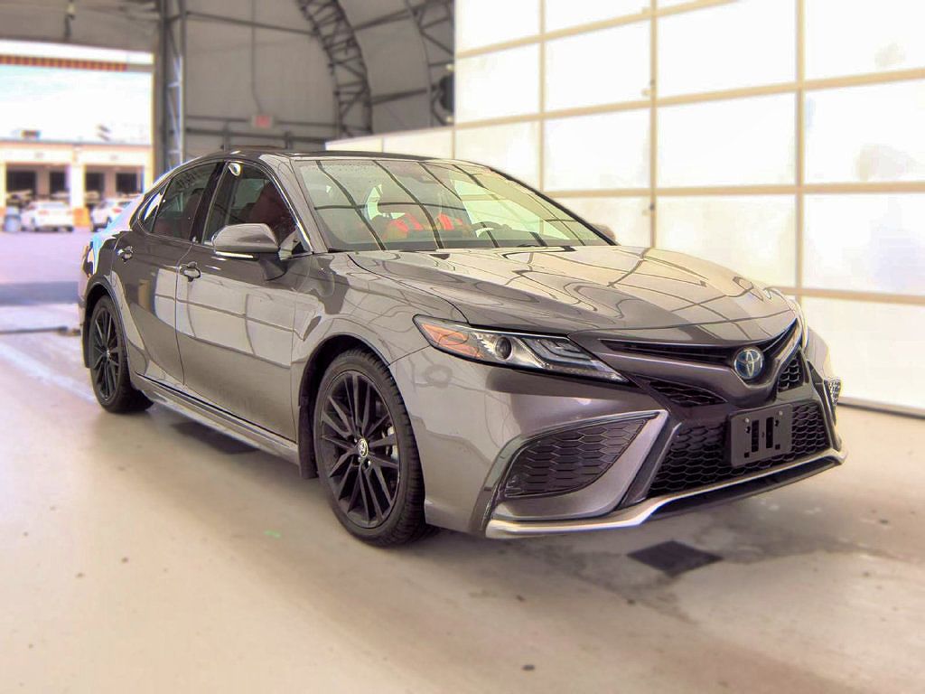 2022 Toyota Camry Hybrid XSE