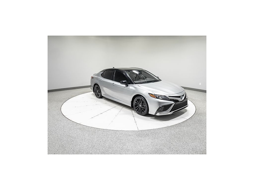 2022 Toyota Camry Hybrid XSE