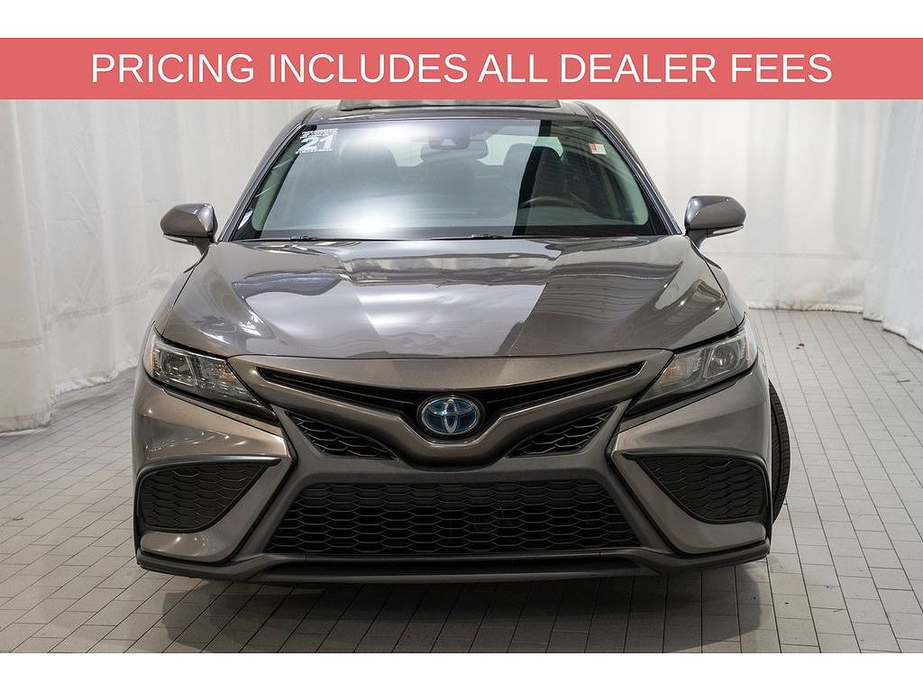 2021 Toyota Camry Hybrid SE