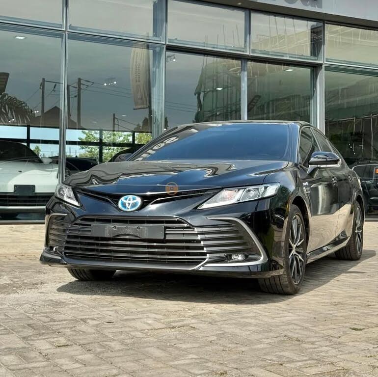 2023 Toyota Camry Hybrid SE