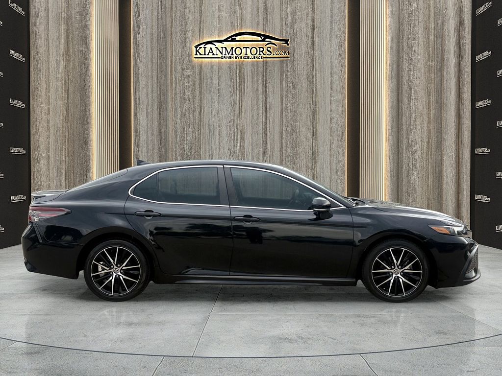 2022 Toyota Camry Hybrid SE Hybrid