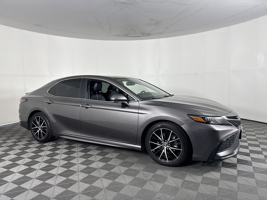 2023 Toyota Camry Hybrid SE