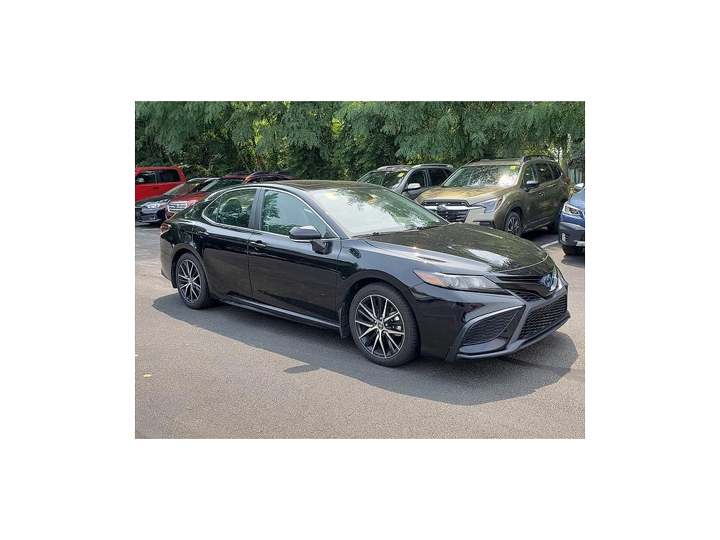 2024 Toyota Camry Hybrid SE